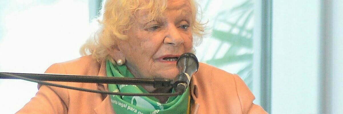 zzzznacp2NOTICIAS ARGENTINAS BAIRES, ABRIL 10: La abogada especialista en Derecho de Familia Nelly Minyersky durante el debate por la despenalizacion del aborto que comenzo esta mañana en el congreso. Foto NA: SANTIAGO PANDOLFIzzzz