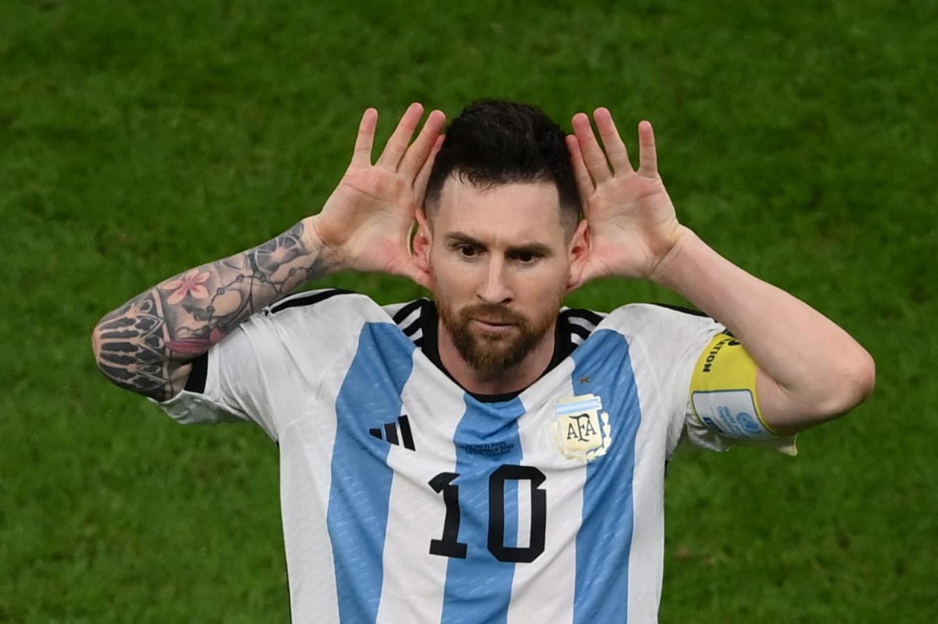 Messi Topo Gigio a Van Gaal